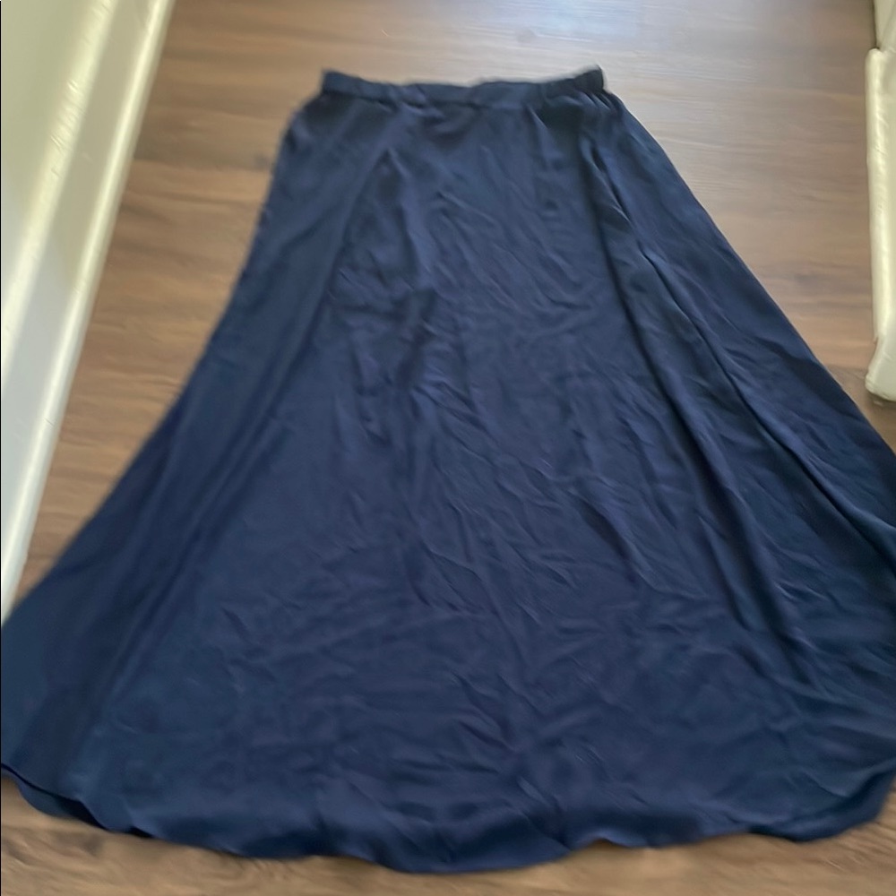 Max Studio Elastic Waist Featuring a Gathered Texture Fabric Finish Size XS.